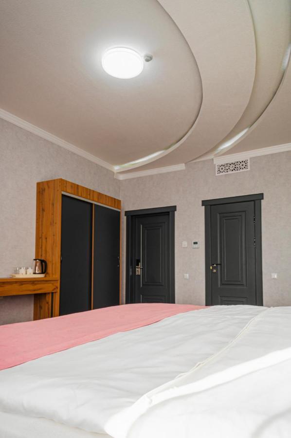 Rich Hotel Туркестан Экстерьер фото